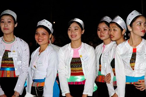 Costumbre nupcial de la etnia Thai en el norte de Vietnam - ảnh 1