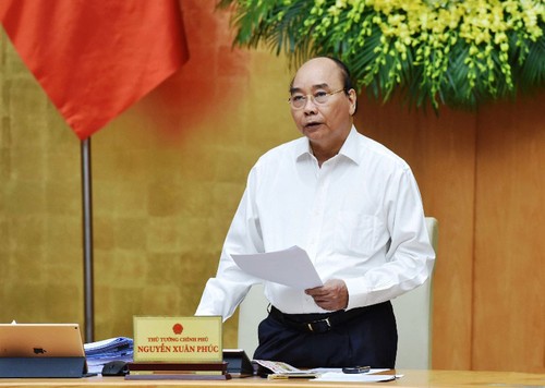 Primer ministro de Vietnam aprecia aportes del personal médico a la lucha contra covid-19 - ảnh 1
