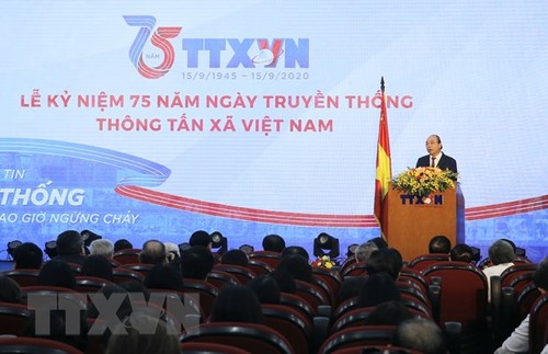 Máximo líder de Vietnam felicita 75 años de la fundación de la VNA - ảnh 1
