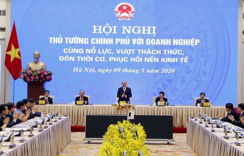 Gobierno vietnamita mantiene apoyo al sector empresarial durante y después de la pandemia del covid-19 - ảnh 1