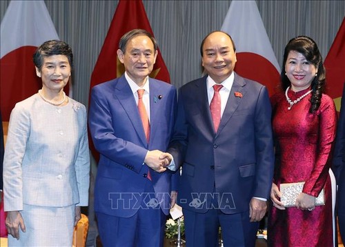 Periódicos nipones siguen de cerca la visita oficial del primer ministro de Japón a Vietnam - ảnh 1