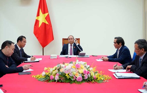 Primer ministro de Vietnam conversa por teléfono con su homólogo laosiano - ảnh 1