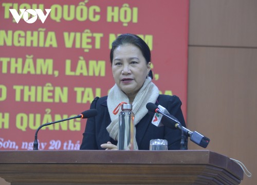 La presidenta de la Asamblea Nacional se reúne con los dirigentes principales de Quang Nam - ảnh 1