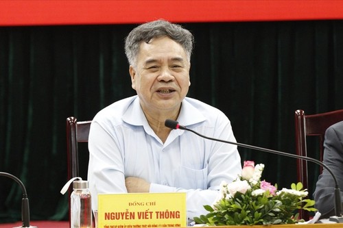 Los logros de la Renovación evidencian la correcta política del Partido Comunista de Vietnam, según académicos - ảnh 1