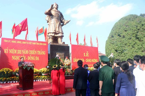 Ofrendan inciensos en honor de los méritos de los combatientes de Tay Son en Binh Dinh - ảnh 1