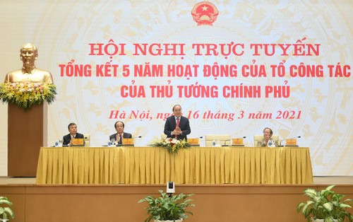 Evalúan el desempeño quinquenal del equipo de expertos del jefe del Gobierno vietnamita - ảnh 1