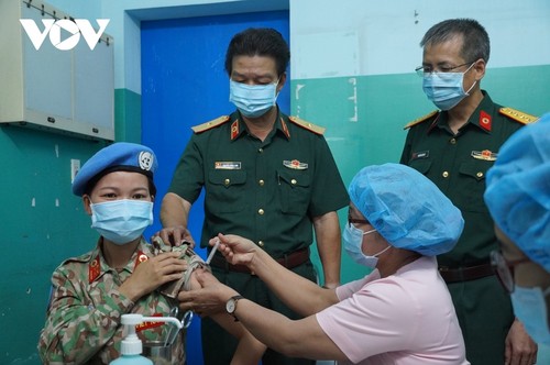Vietnam vacuna a los combatientes en la lucha contra el covid-19 en el país y en Sudán del Sur - ảnh 1