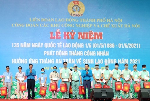 Localidades vietnamitas lanzan el Mes de Trabajadores - ảnh 1