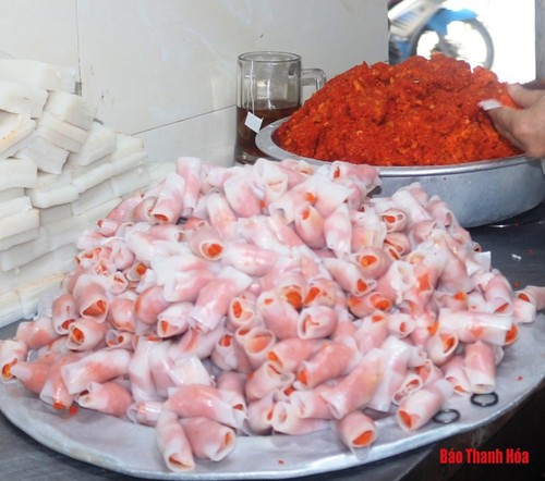 “Chả tôm” o rollo de camarones o gambas, una especialidad de Thanh Hoa - ảnh 2