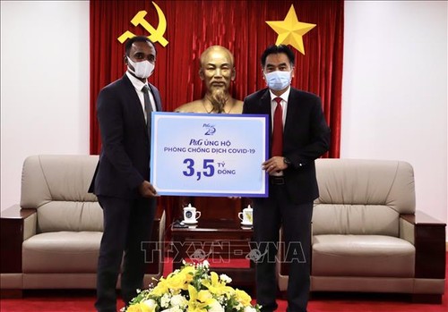 Primera donación de una empresa con capital extranjero a Vietnam para hacer frente al covid-19 - ảnh 1