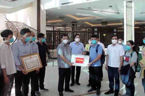 Vietnam registra más contagios mientras el equipo de médicos del Hospital Cho Ray cumple su misión en Bac Giang - ảnh 1
