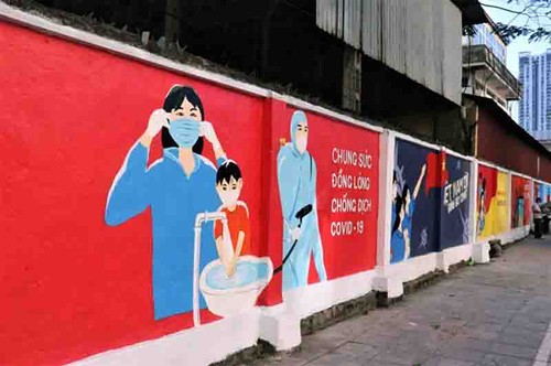 Hanói promueve la prevención y el control del covid-19 con murales de propaganda - ảnh 1