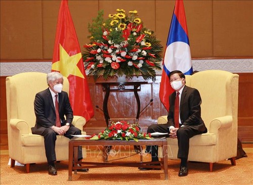 El máximo líder de Laos sigue con su agenda de trabajo en Vietnam - ảnh 1