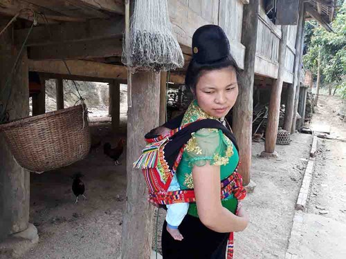 La etnia Thai preserva la celebración del primer mes de vida de bebés - ảnh 3