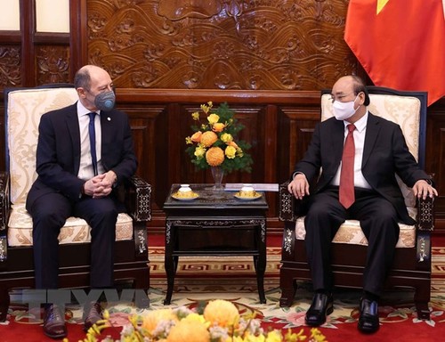 El jefe de Estado de Vietnam recibe a nuevos embajadores - ảnh 1