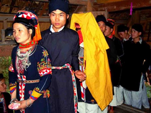 La singularidad de las bodas de la etnia Cao Lan en Quang Ninh - ảnh 1