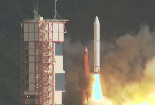 Lanzamiento exitoso del cohete portador del satélite NanoDragon de Vietnam - ảnh 1