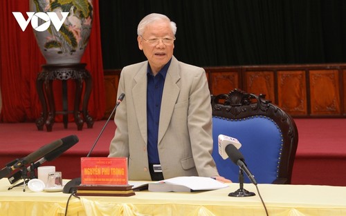 El máximo líder político de Vietnam orienta el desarrollo de Hoa Binh - ảnh 1