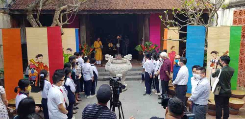 Hanói vibra con celebraciones con motivo de las festividades del 30 de abril y el 1 de mayo - ảnh 2