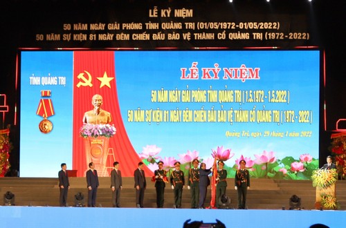 El jefe de Estado incentiva a Quang Tri a avanzar para merecer los sacrificios de los antepasados - ảnh 1