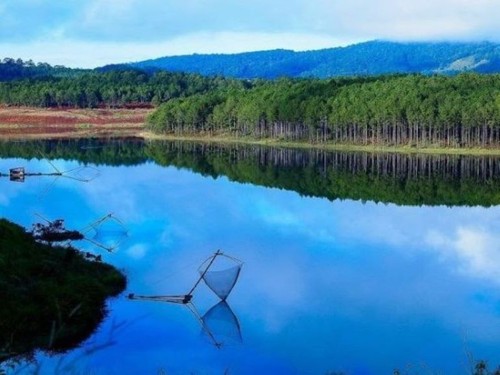 La belleza del lago Tuyen Lam en Da Lat - ảnh 2