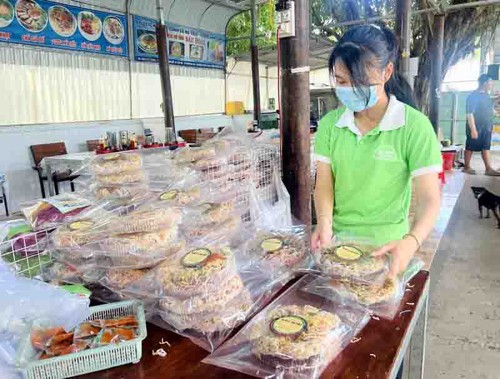 El oficio tradicional de fabricación de fideos de arroz “Hu tieu” en Can Tho - ảnh 2