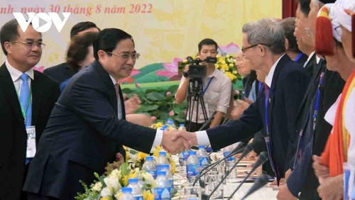 La religión siempre acompaña a la nación, afirma el primer ministro de Vietnam - ảnh 1