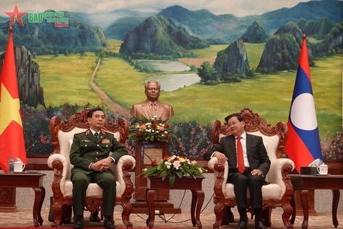 Ministro de Defensa de Vietnam comienza visita de trabajo en Laos - ảnh 1