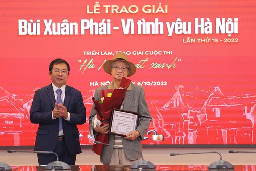 Premio Bui Xuan Phai: el director Tran Van Thuy obtiene galardón importante - ảnh 1