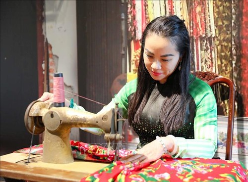 Exposición “Viejas costumbres del hogar” recrea el estilo de vida de los hanoyenses en el pasado - ảnh 1
