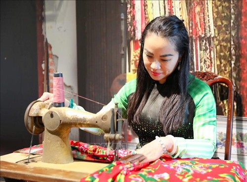 Exposición “Viejas costumbres del hogar” recrea el estilo de vida de los hanoyenses en el pasado - ảnh 1