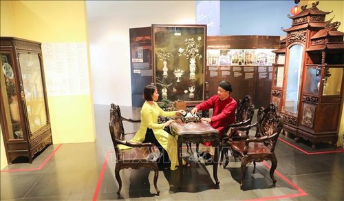 Exposición “Viejas costumbres del hogar” recrea el estilo de vida de los hanoyenses en el pasado - ảnh 2