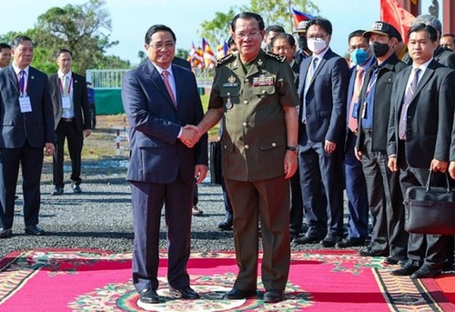 Vietnam y Camboya siempre se dan la mano para la prosperidad de cada país - ảnh 1