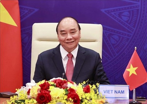 Presidente vietnamita parte en visita de Estado a Indonesia - ảnh 1