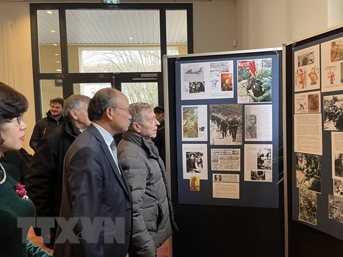 Lanzamiento de libro y exposición sobre Acuerdos de París en Verrières-le-Buisson - ảnh 1