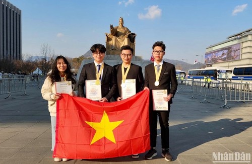 Alumnos vietnamitas ganan presea dorada en Olimpiada Mundial de Invención e Innovación - ảnh 1