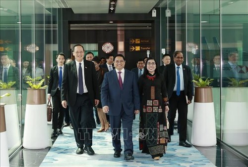 Concluye gira del Primer Ministro de Vietnam por Singapur y Brunéi - ảnh 1