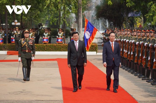 Presidente de Vietnam dialoga con su homólogo laosiano - ảnh 1