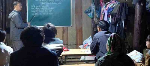 Llevar el alfabetismo a la comunidad étnica Mong en Lung Sap, Cao Bang - ảnh 2