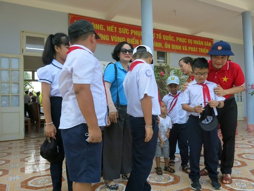 Aumenta conexión del sector de asuntos internos con compatriotas residentes en Truong Sa - ảnh 1