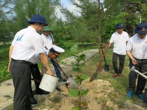 Aumenta conexión del sector de asuntos internos con compatriotas residentes en Truong Sa - ảnh 2