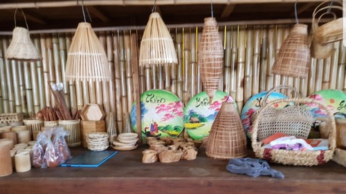 El oficio tradicional del tejido de bambú y ratán de los jemeres en Soc Trang - ảnh 1