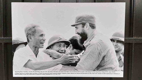 Celebración y exposición fotográfica por 50 años de la primera visita del líder cubano Fidel Castro a Vietnam - ảnh 3