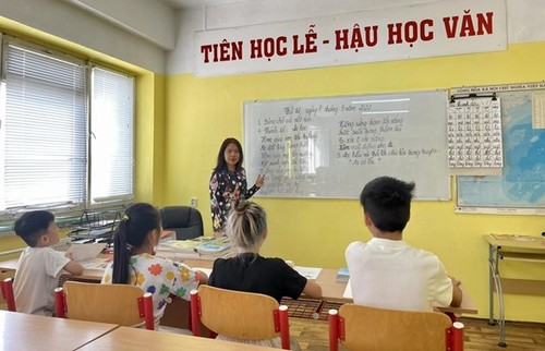 Centro de idioma vietnamita en República Checa conmemora 20 años de su fundación - ảnh 1