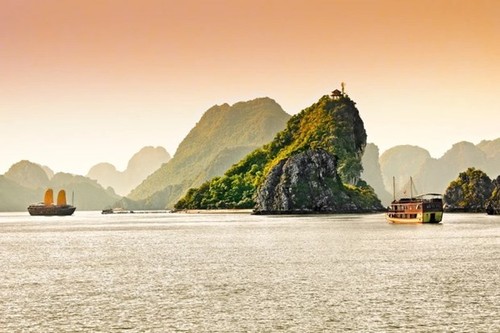 Bahía de Ha Long entre 51 destinos más hermosos del mundo - ảnh 1