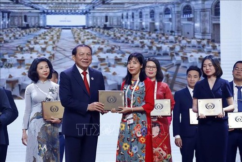 Vietnam logra premios de turismo de la ASEAN 2024 - ảnh 1