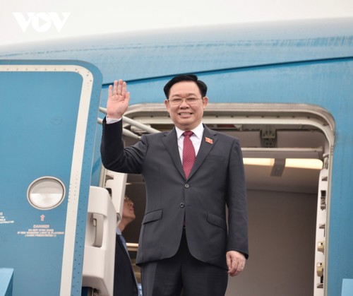 Presidente del Parlamento parte de Hanói para visita oficial en China - ảnh 1