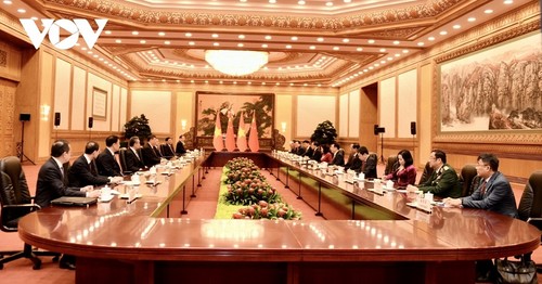 Titular del Parlamento vietnamita se reúne con líder chino, Xi Jinping - ảnh 2