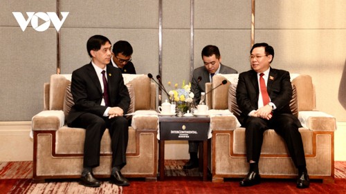 Presidente de Asamblea Nacional de Vietnam recibe a líderes de corporaciones chinas - ảnh 3