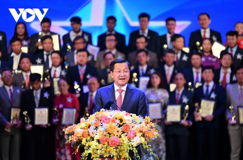 Sistema político de Vietnam determinado a elevar eficiencia operativa de economía colectiva - ảnh 1